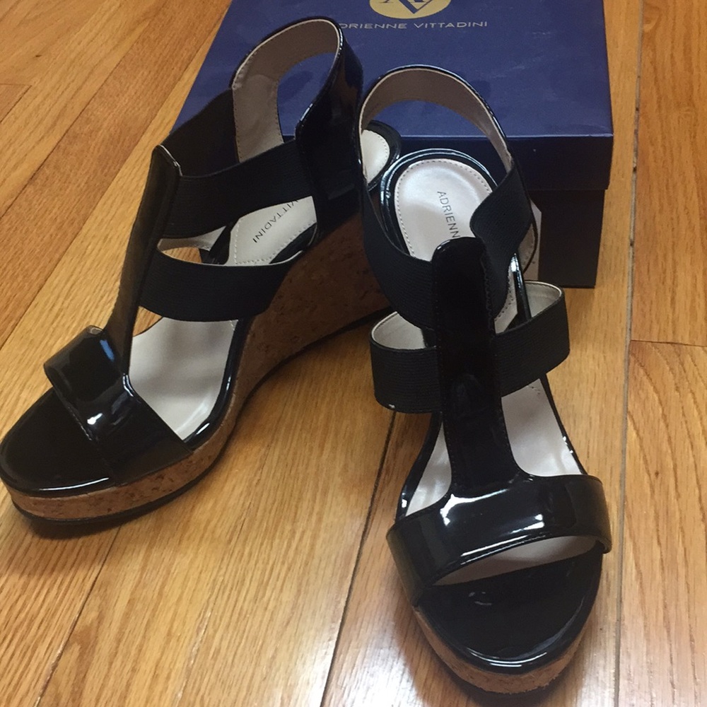 Adrienne Vittadini Chari wedge